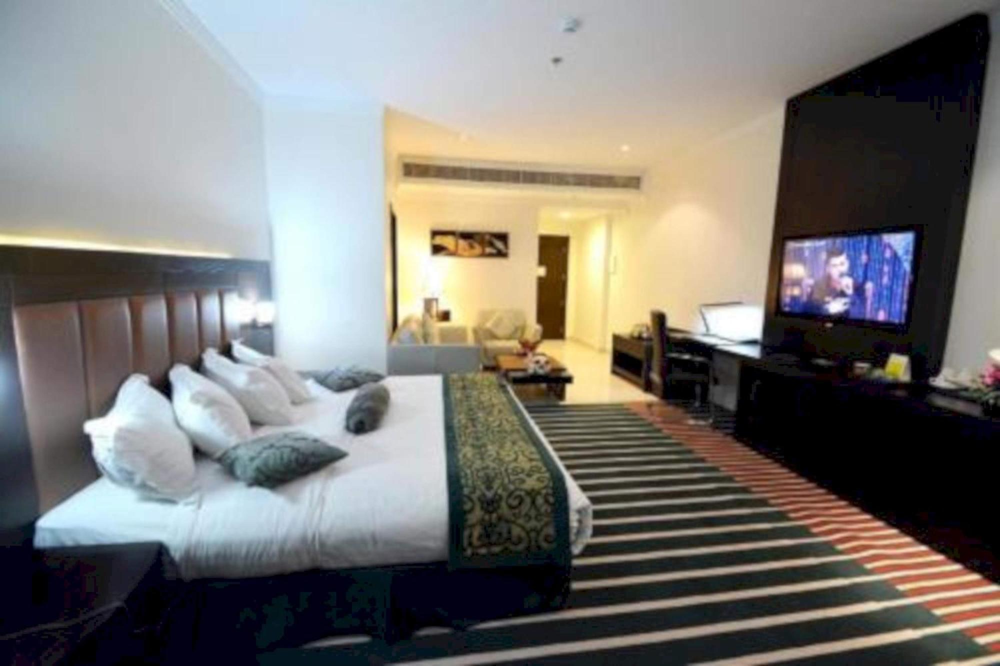 Sunday Millennia Hotel Рияд Екстериор снимка